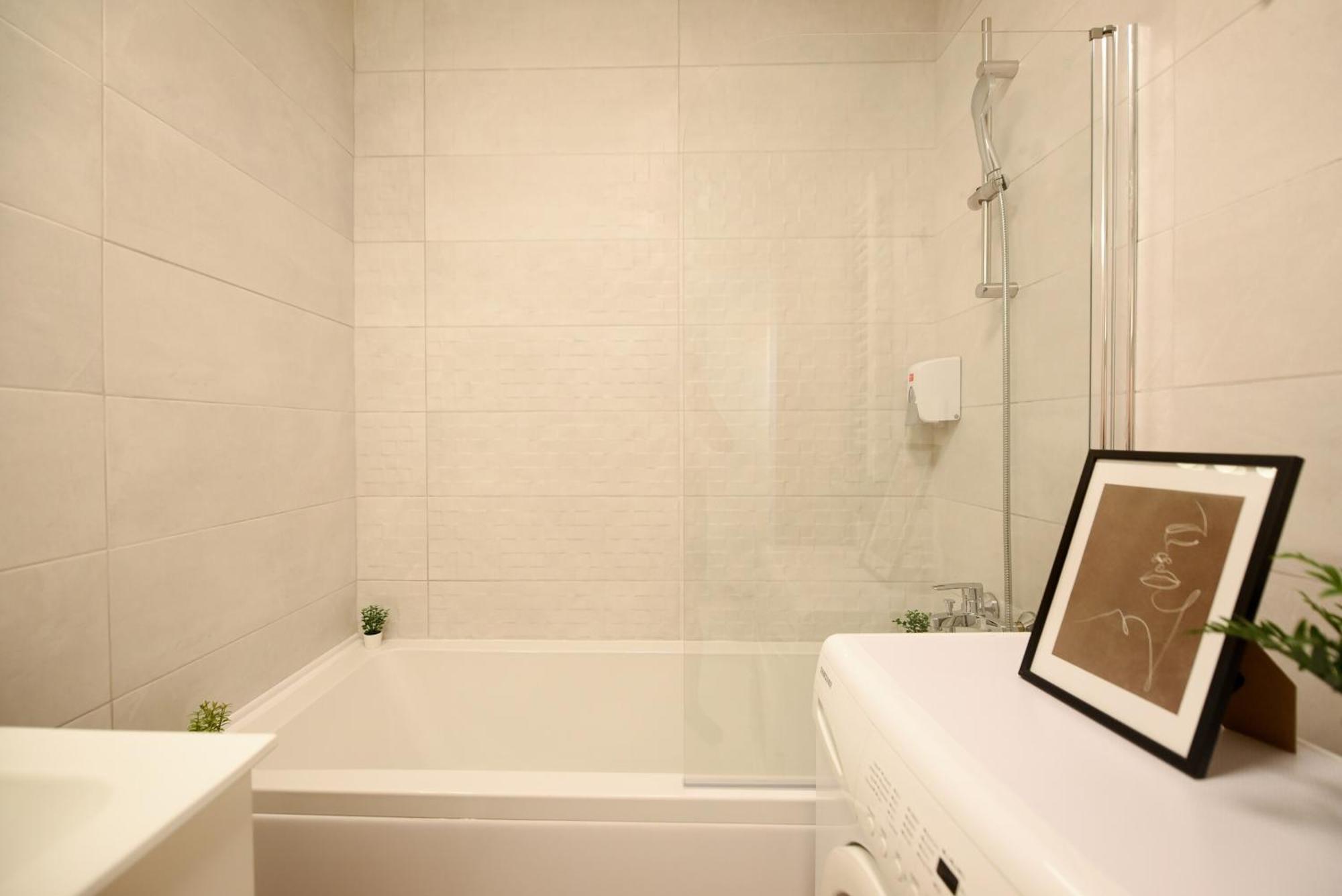 Modern Studios In Nerva Traian - Contemporary Living At Its Finest Bukarest Zimmer foto